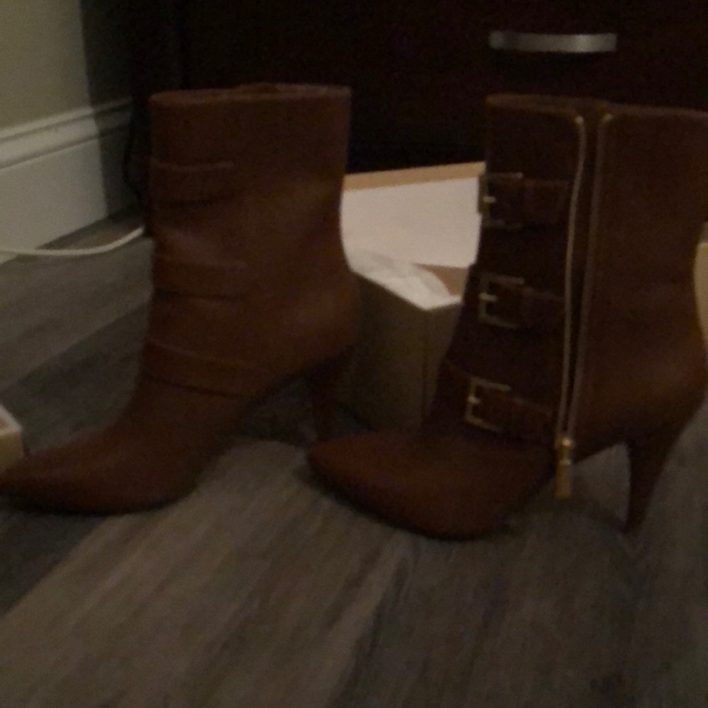Michael Kors Lori Boot. 2 pair. 1 black, 1 luggage leather. - Picture 2 of 7